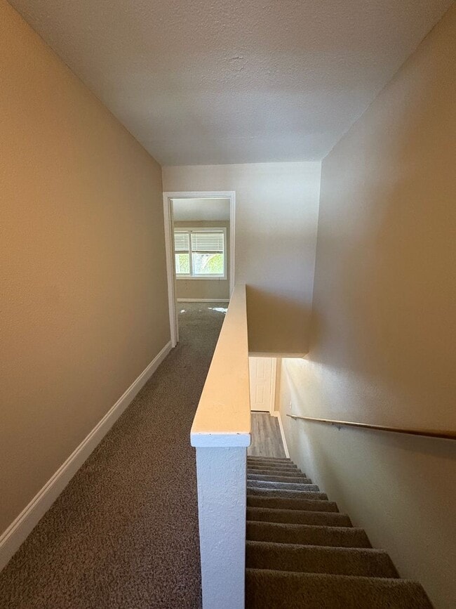 Building Photo - 914 Shorewinds Dr