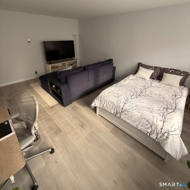 Building Photo - 30 Glenbrook Rd