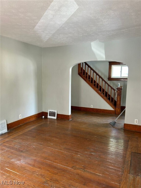 Building Photo - 2634 Apple Ave