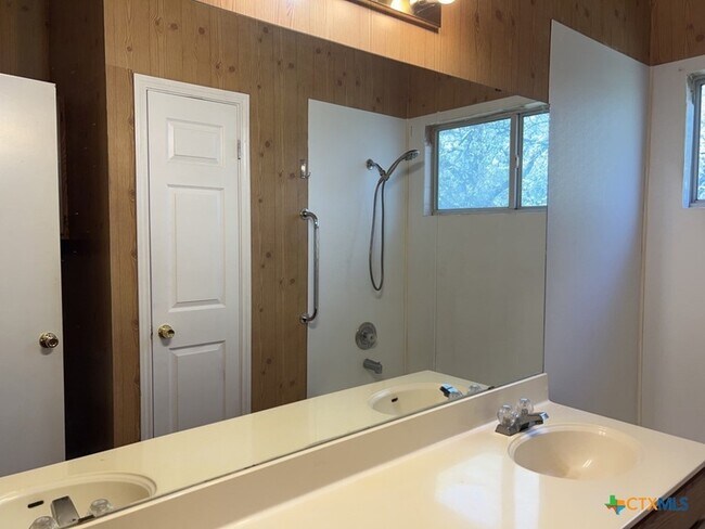 Building Photo - 3505 Winchester Dr