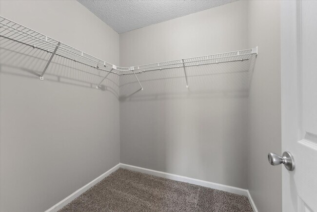 Building Photo - Pet Friendly Three Bedroom!