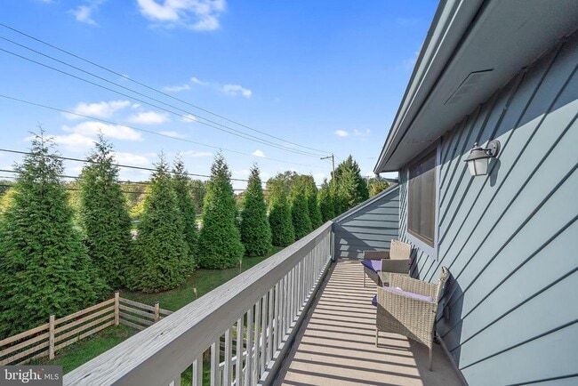 Building Photo - 7 Foxtail Ct