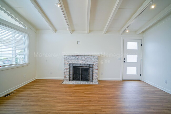 Building Photo - 829 Sea Palm Ave