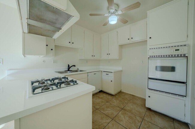 Building Photo - RIDGEWAY