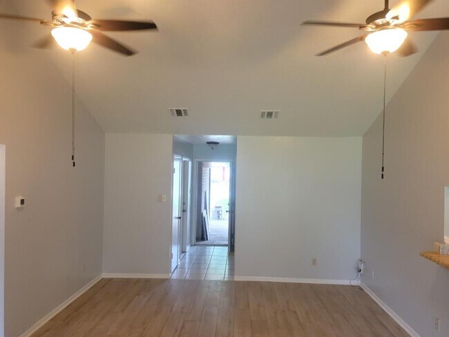 Building Photo - 13023 Maxim Dr