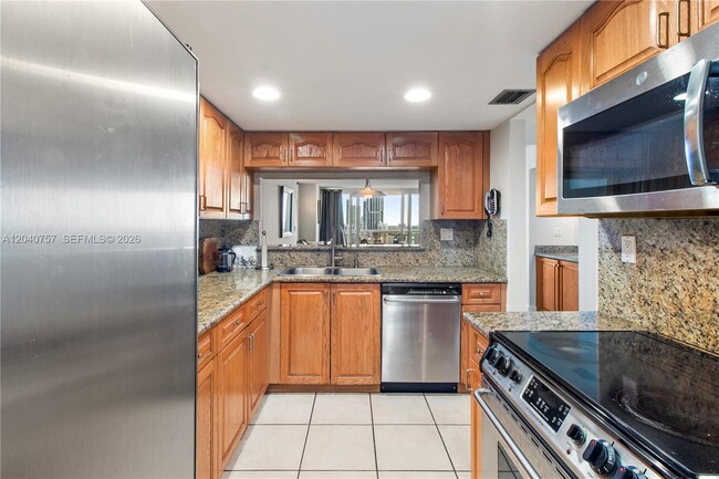 Building Photo - 1717 N Bayshore Dr