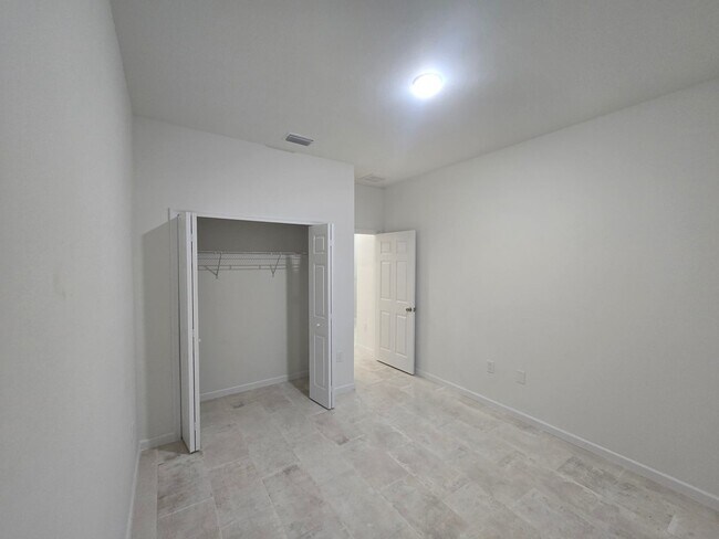 Building Photo - Brand new 3+DEN -2 BATHROOM 2 CAR GARAGE I...