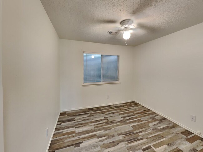 Building Photo - PRIVATE POOL PERFECT FOR A TEXAS SUMMER!