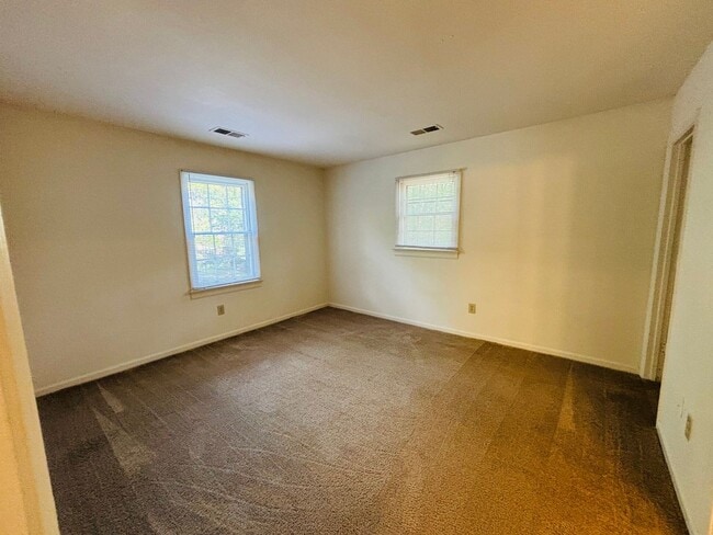 Building Photo - 218 Huntington Ln