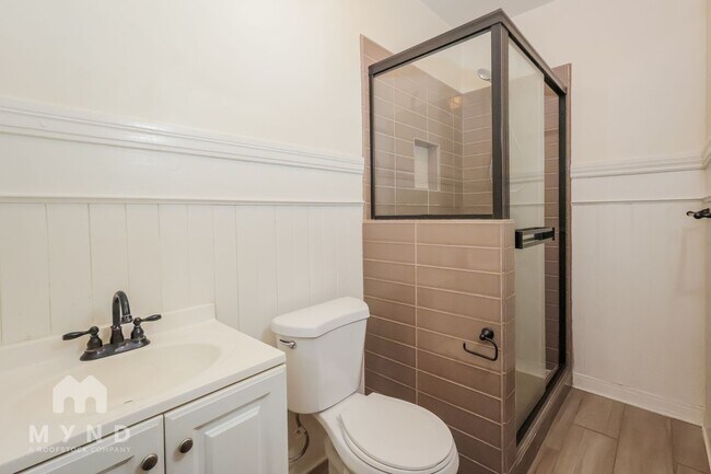 Building Photo - 825 14th St