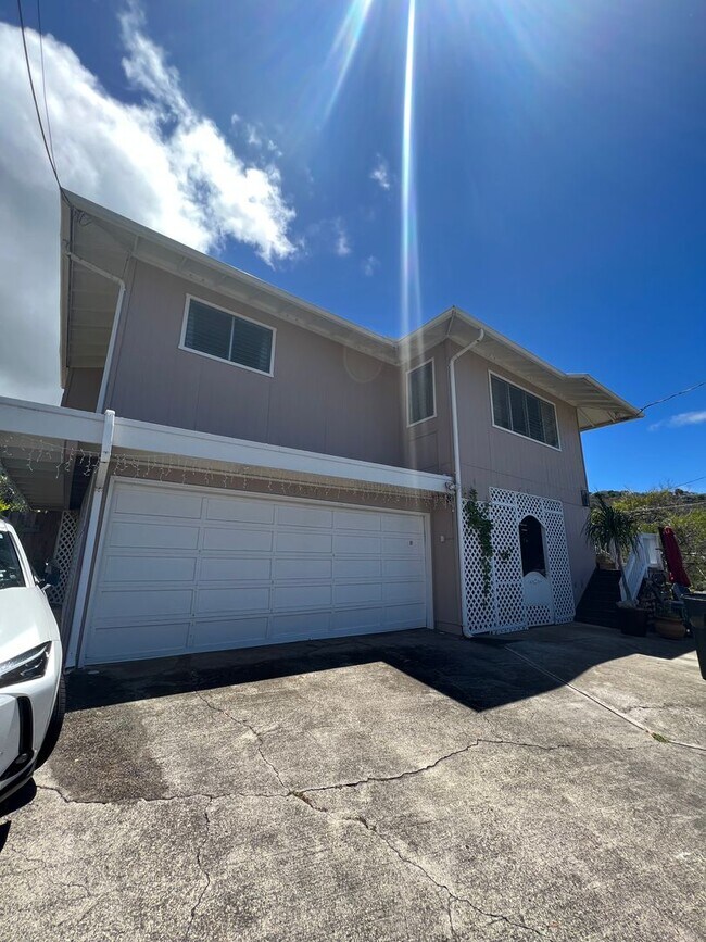 Building Photo - Recently renovated 1 bedroom, 1 bath, 1 parking in Palolo!