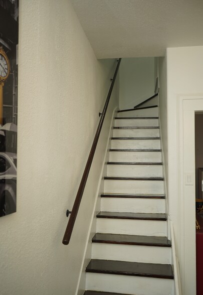 Building Photo - 2516 Isabella St