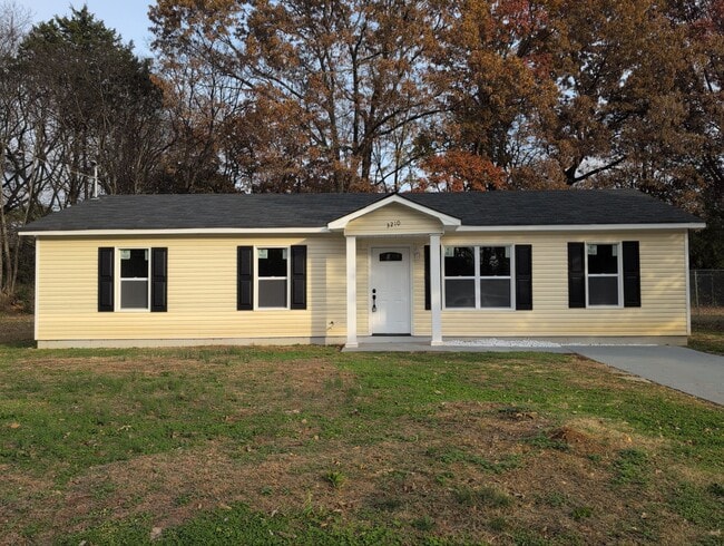 Primary Photo - 3210 Delia Ln NW