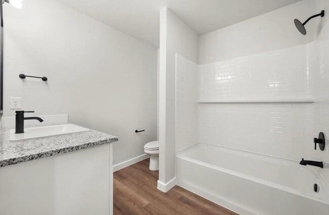 Building Photo - 1708 145th St