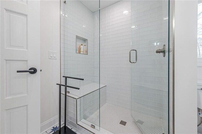 Building Photo - 4562 Columns Dr SE