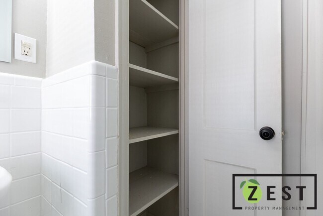 Building Photo - Amazing 3 bed 1 bath Home