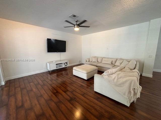 Building Photo - 712 Tulip Cir