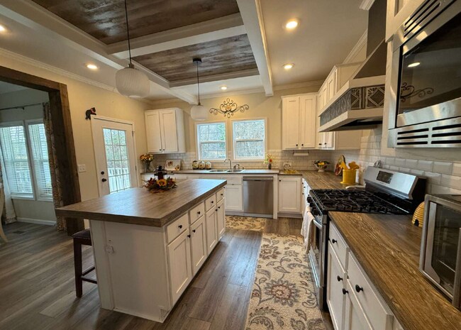 Building Photo - 123 Pete Mann Rd