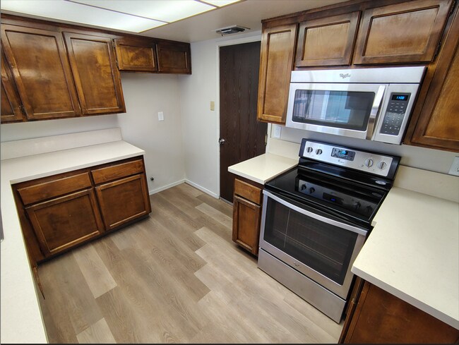 Building Photo - 1005 Sylvan Meadows Dr