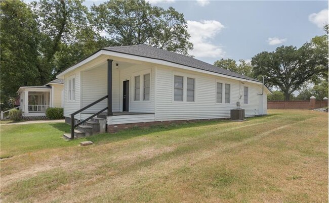 Building Photo - 108 Reagan St