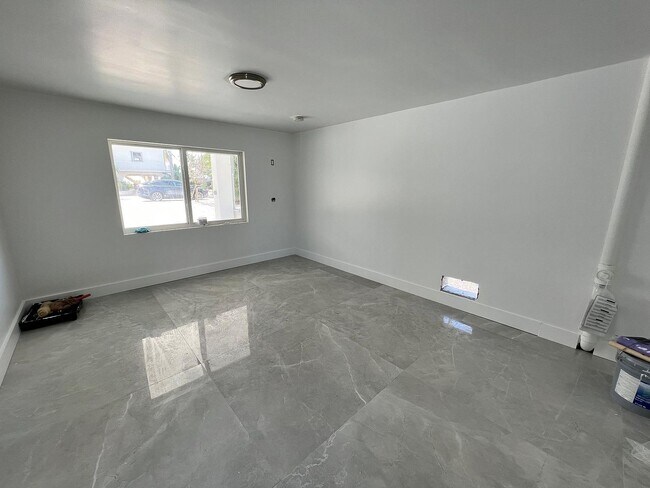 Building Photo - 229 W Seaview Cir