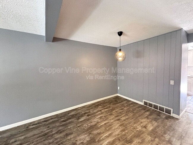 Building Photo - 1729 Quail St
