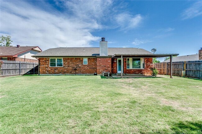 Building Photo - 1022 Garden Grove