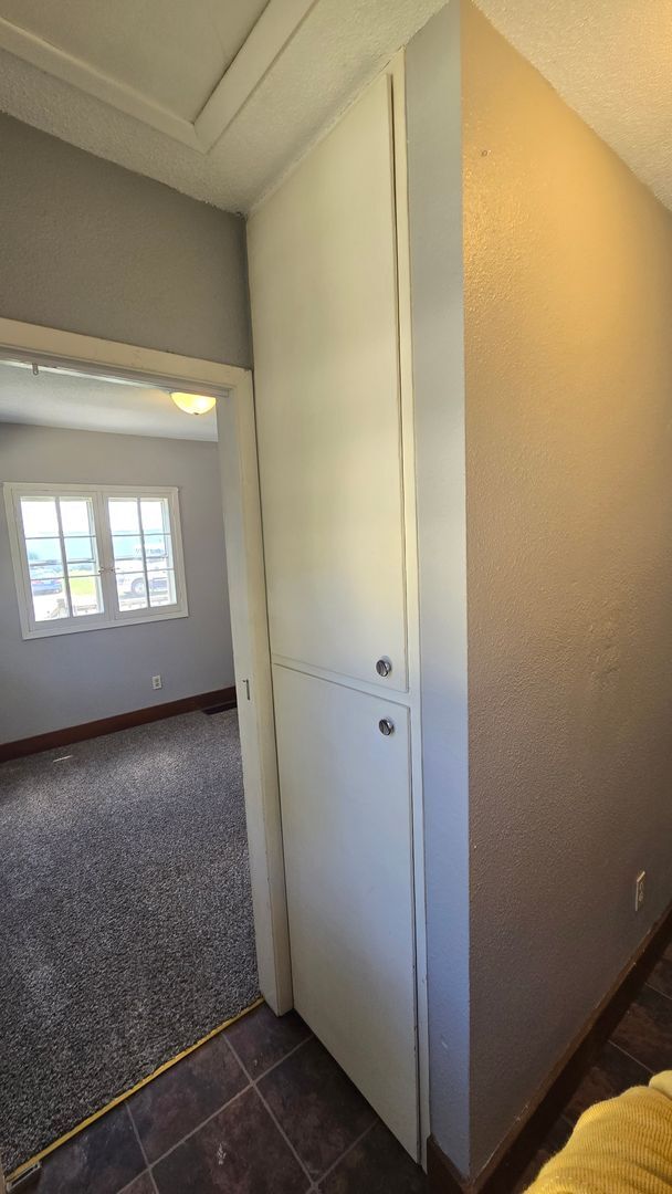 Building Photo - Charming 1 Bedroom Home with Large Yard & Garage