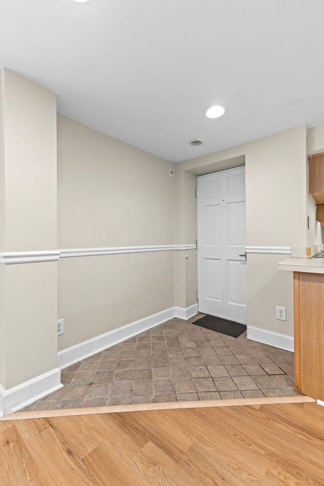 Building Photo - 3534 E Fall Creek Pkwy N Dr