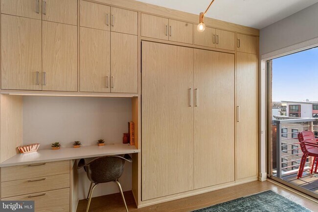 Building Photo - 2550 17th St NW