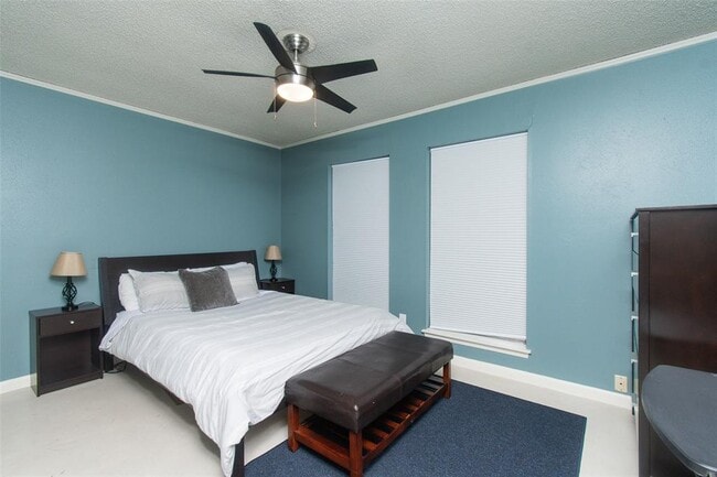 Building Photo - 2524 Berkett Dr