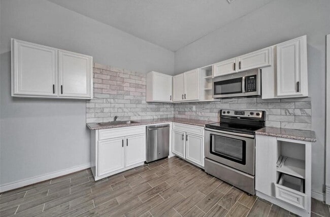 Building Photo - 2205 Sumpter St