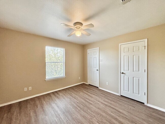 Building Photo - 10603 Mathom Landing