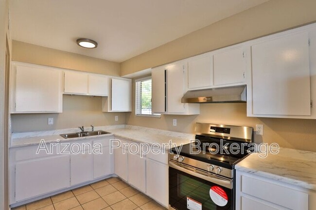 Building Photo - 1625 N Date