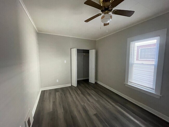 Building Photo - 1622 S 58th St