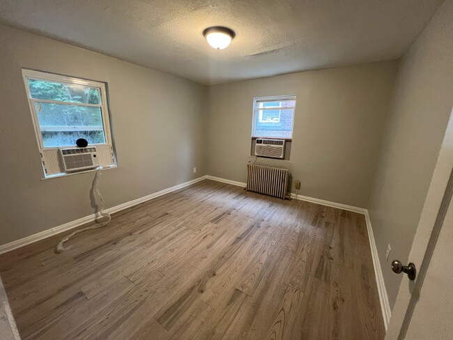 Building Photo - Spacious, Newly Updated 1-Bed Near UC & Downtown — Off-Street Parking, Radiant Heat