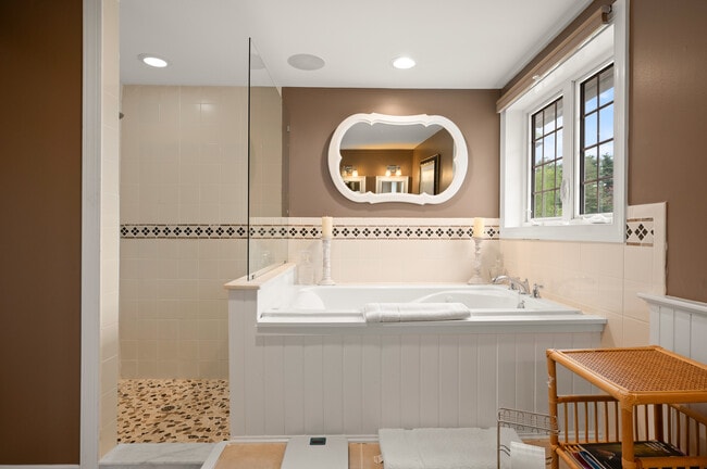 Building Photo - 1 Deer Is Rd