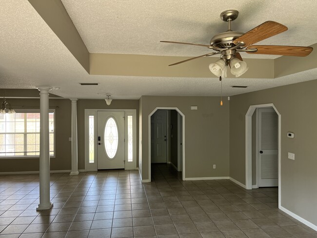 Building Photo - 206 Legacy Dr