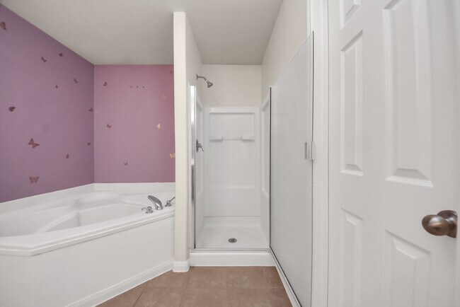 Building Photo - 2207 Golden Topaz Dr