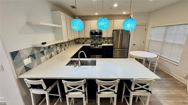 Building Photo - 6826 Sorrento St