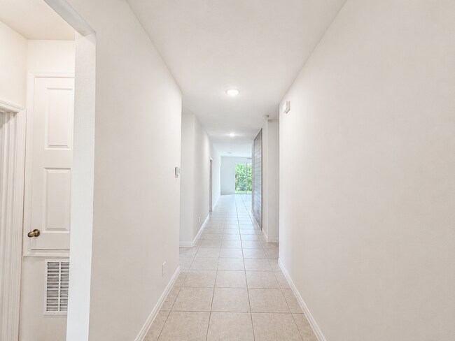 Building Photo - 214 Tarpon Bay Blvd