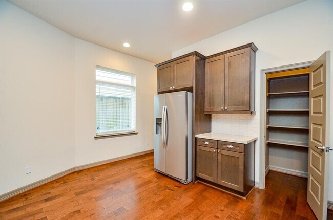Building Photo - 5943 Kansas St