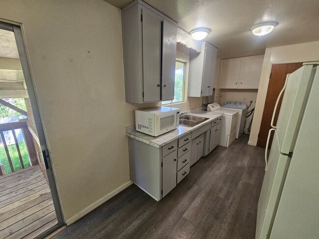 Building Photo - 3 Bedroom 1 Bathroom Home For Rent in Tehama!