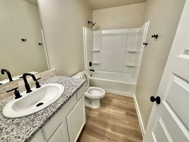 Building Photo - 3 bed 2 bath New Construction Home Available Now
