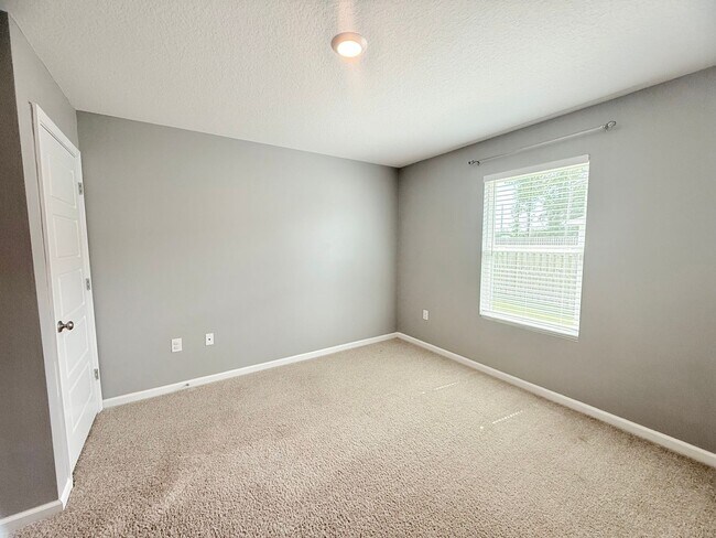 Building Photo - Beautiful 4 Bed/2 Bath Home With 2-Car Garage