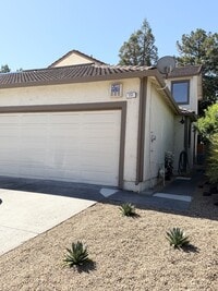 Building Photo - 151 Francis Cir