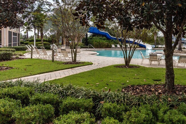 Building Photo - Beautiful Waterfront Home (4/3.5) in Grove...