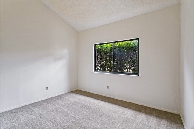 Building Photo - 657 Prairie Dell St