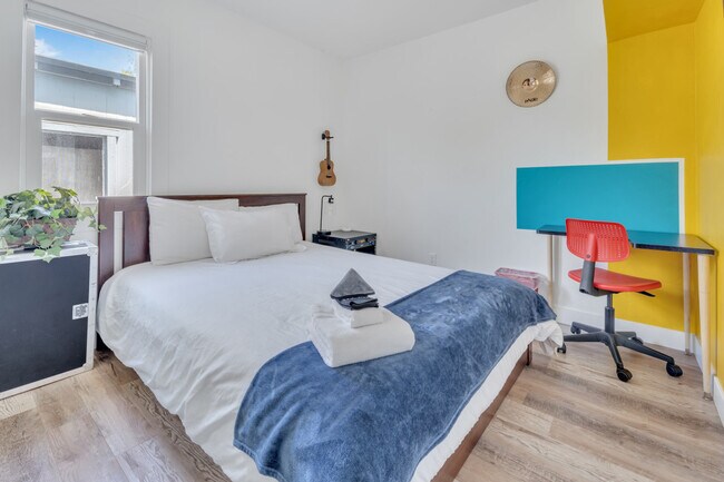 Building Photo - 4129 Vermont St