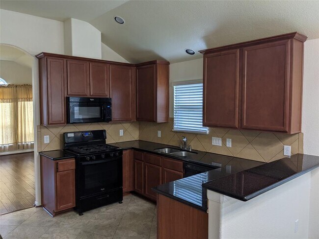 Building Photo - 13918 Goodridge Dr